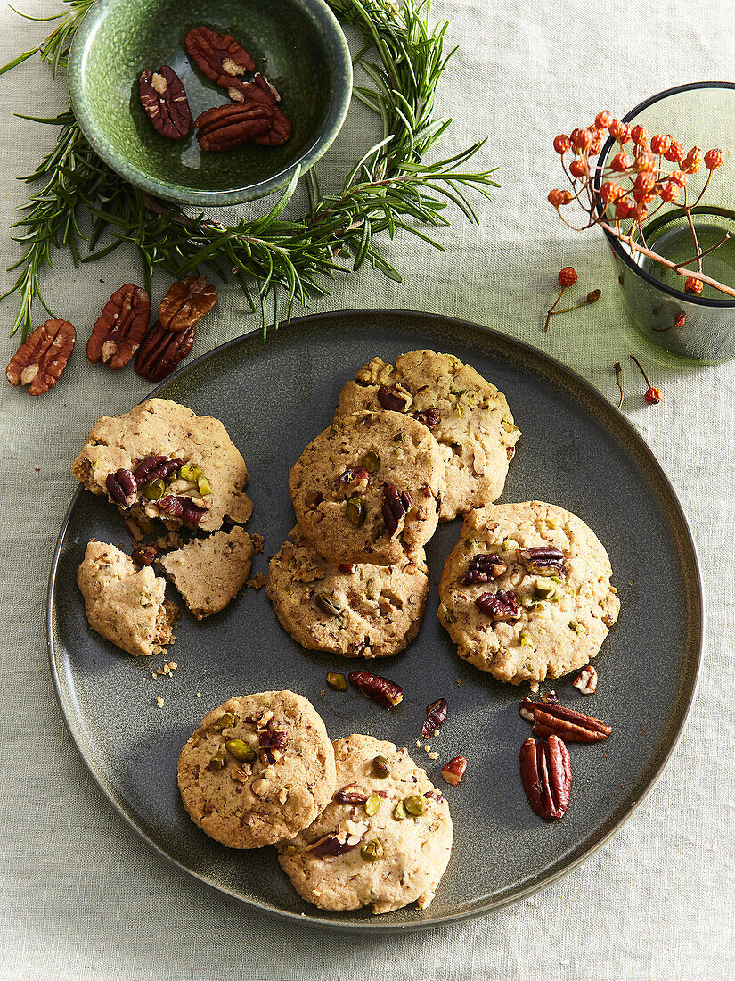 Crunchy pecan cookies