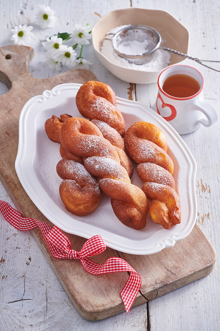 Braided doughnuts with sugar