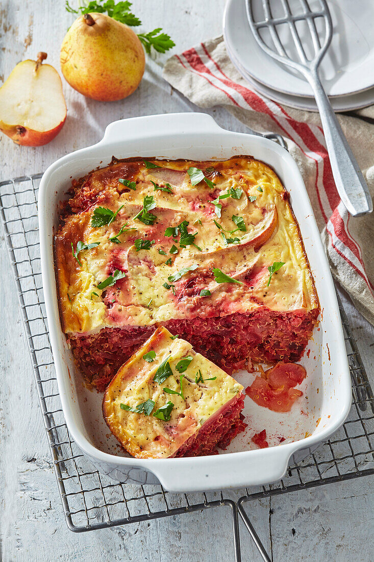 Quinoa-Pudding mit Birnen und Rote-Bete