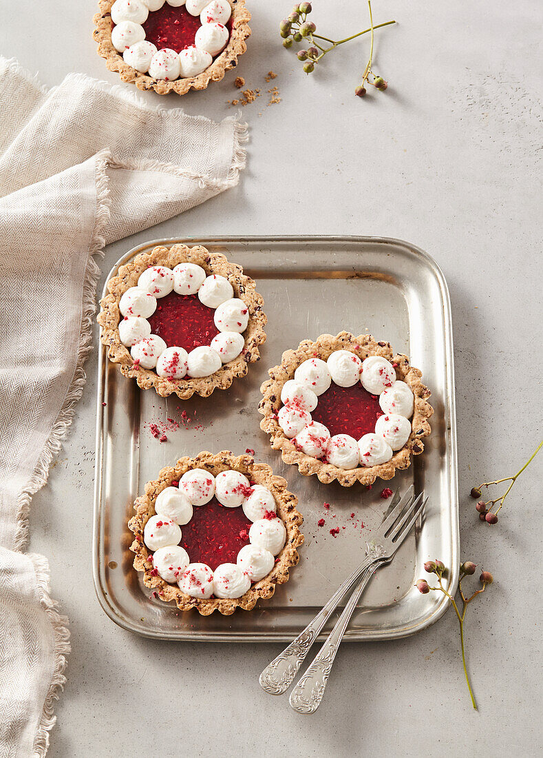 Raspberry and mascarpone tarts