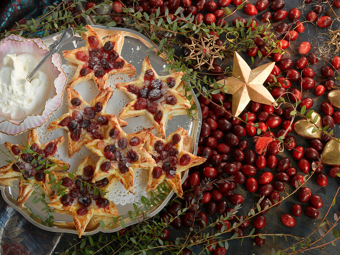 Puff pastry stars with cranberries and whipped cream