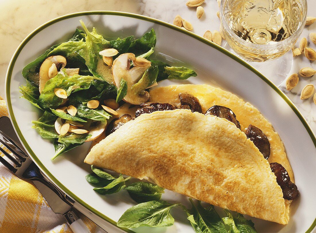 Omelette with chicken liver & spinach salad with mushrooms