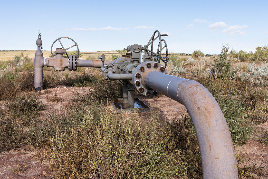 Crude oil collection pipeline in an oil field