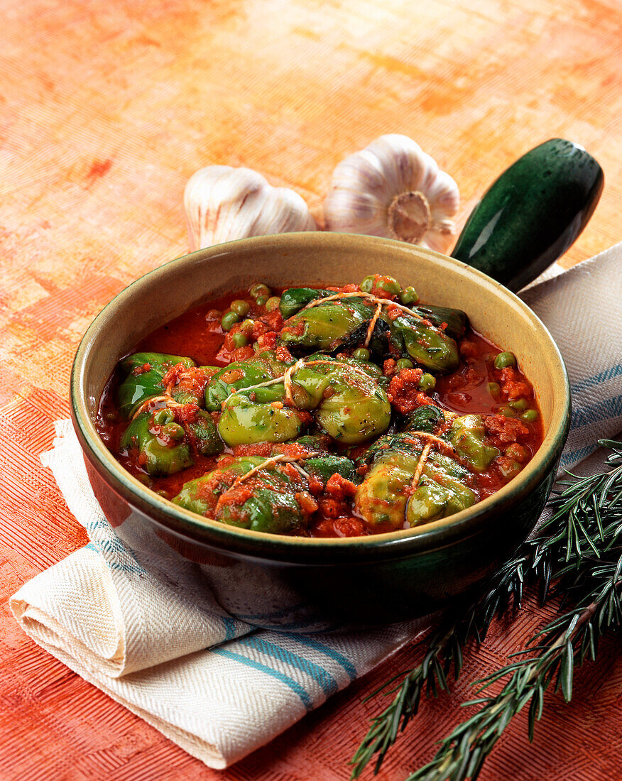 Gefüllte Salatblätter in Tomatensauce (Ligurien, Italien)