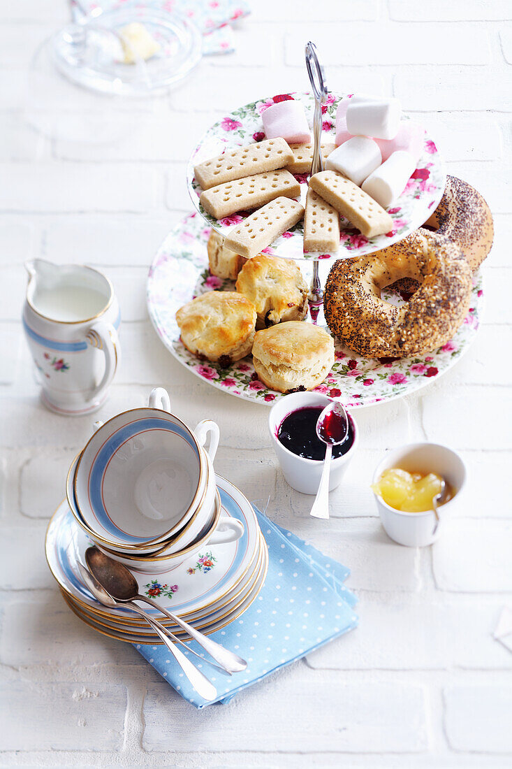 Tea-time with scones and marshmallows
