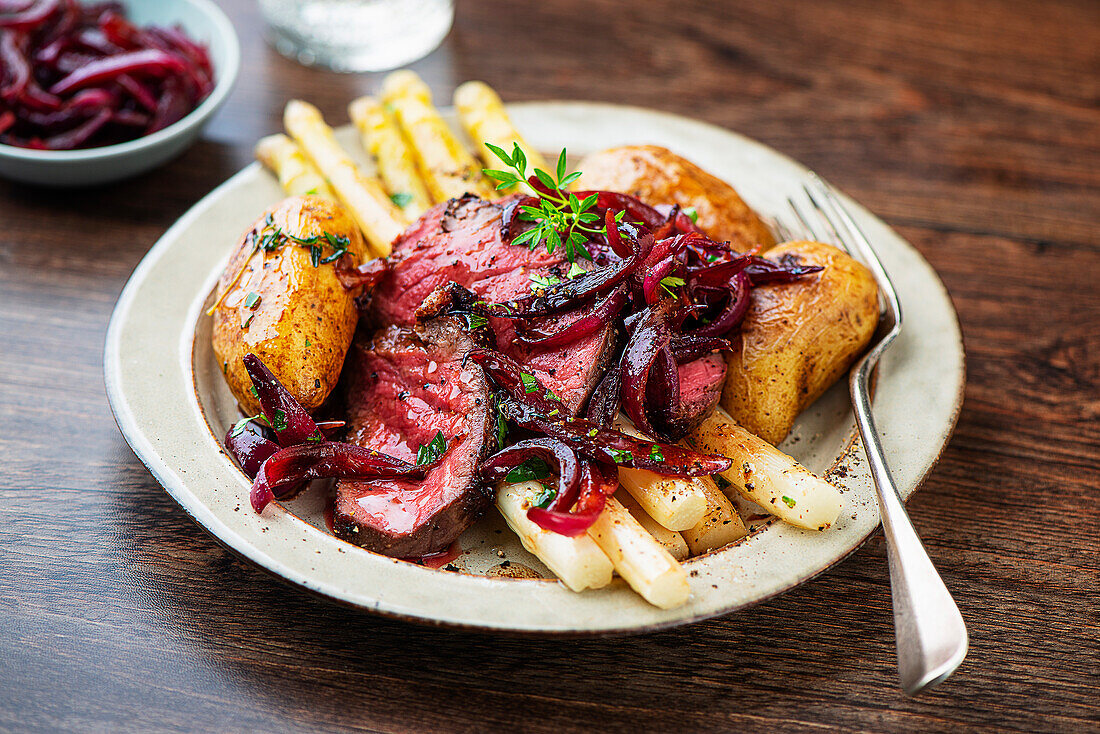 Steak with white asparagus and boiled potatoes