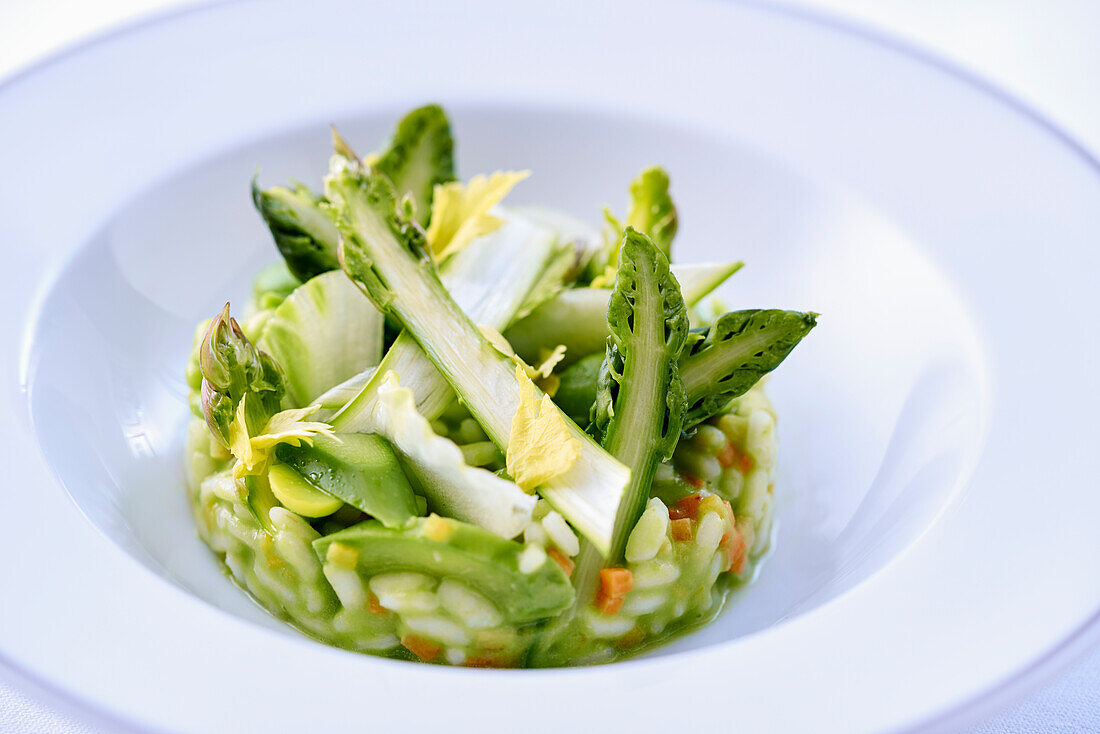 Green risotto with asparagus and avocado