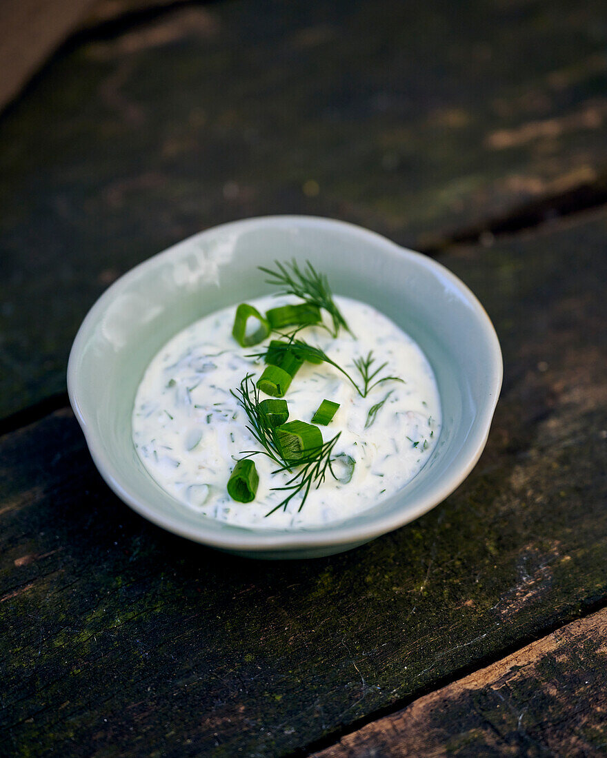Yogurt sauce with herbs