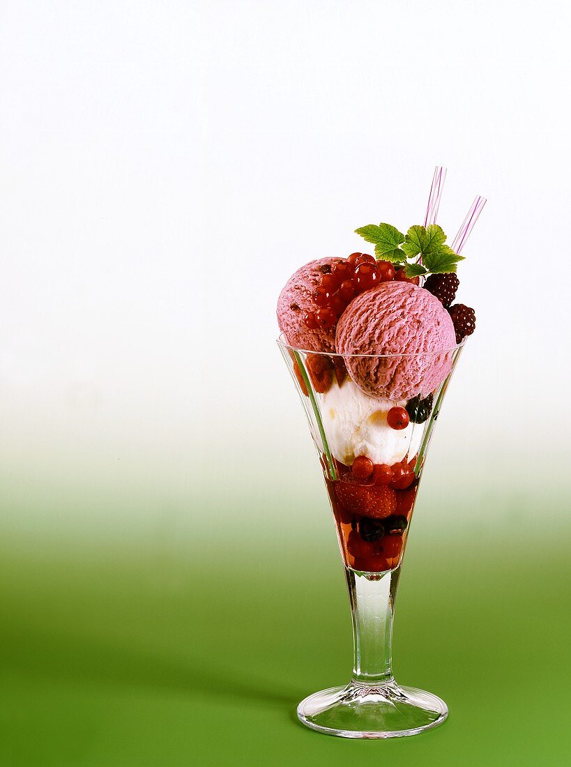 Ice cream sundae: raspberry & vanilla ice cream, fresh berries