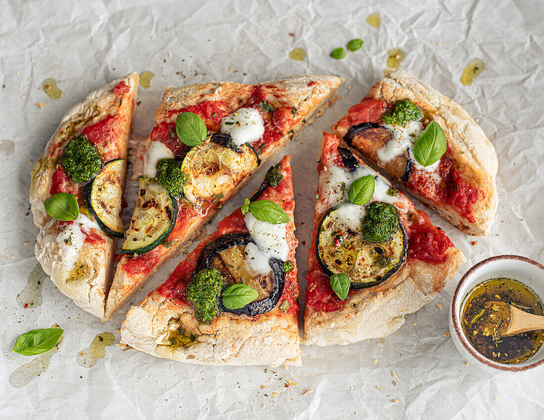 Pizza with courgette and aubergine