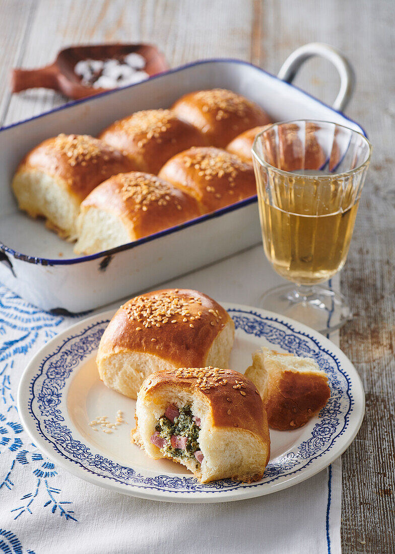 Spicy yeast rolls with spinach and smoked bacon filling