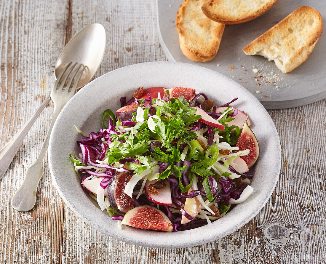 Red and white cabbage salad with apples and figs