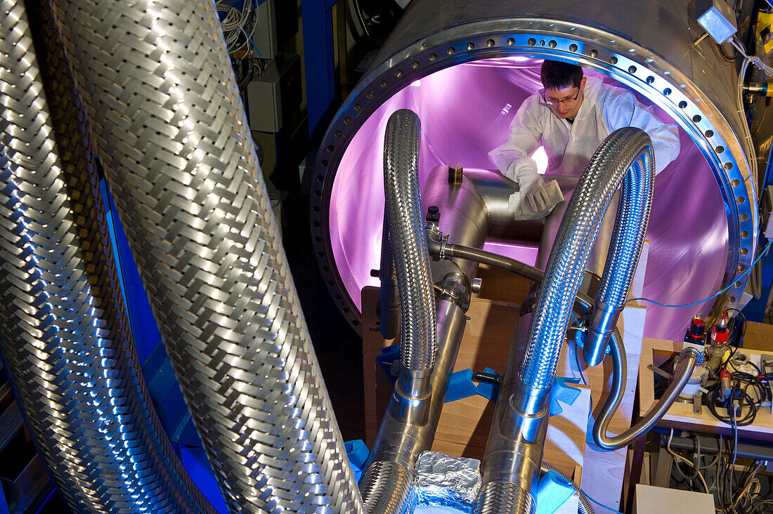 Manufacturing of ITER fusion reactor's cryopump in Germany