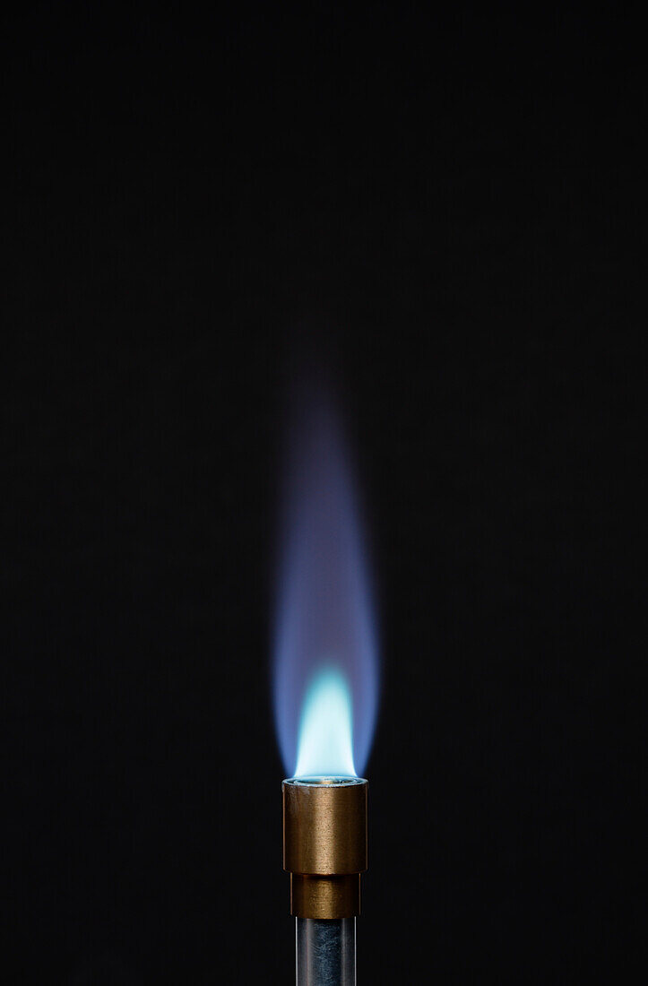 Effect of oxygen supply on flame