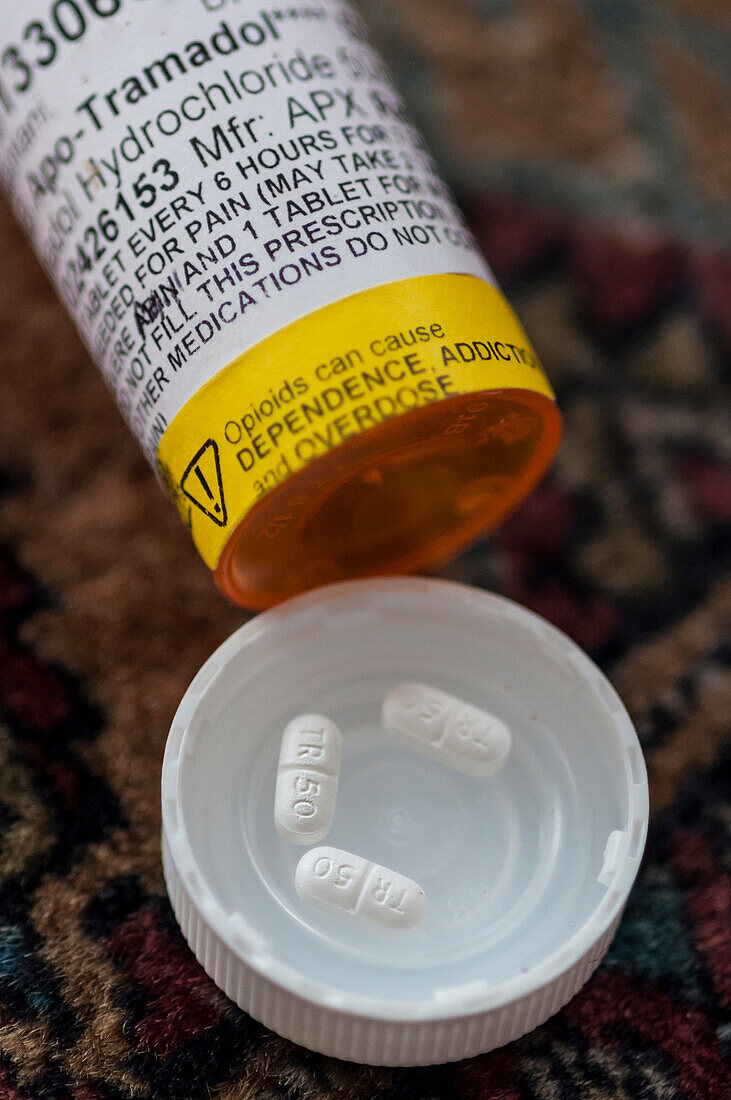 Prescription opiate tramadol with addiction warning