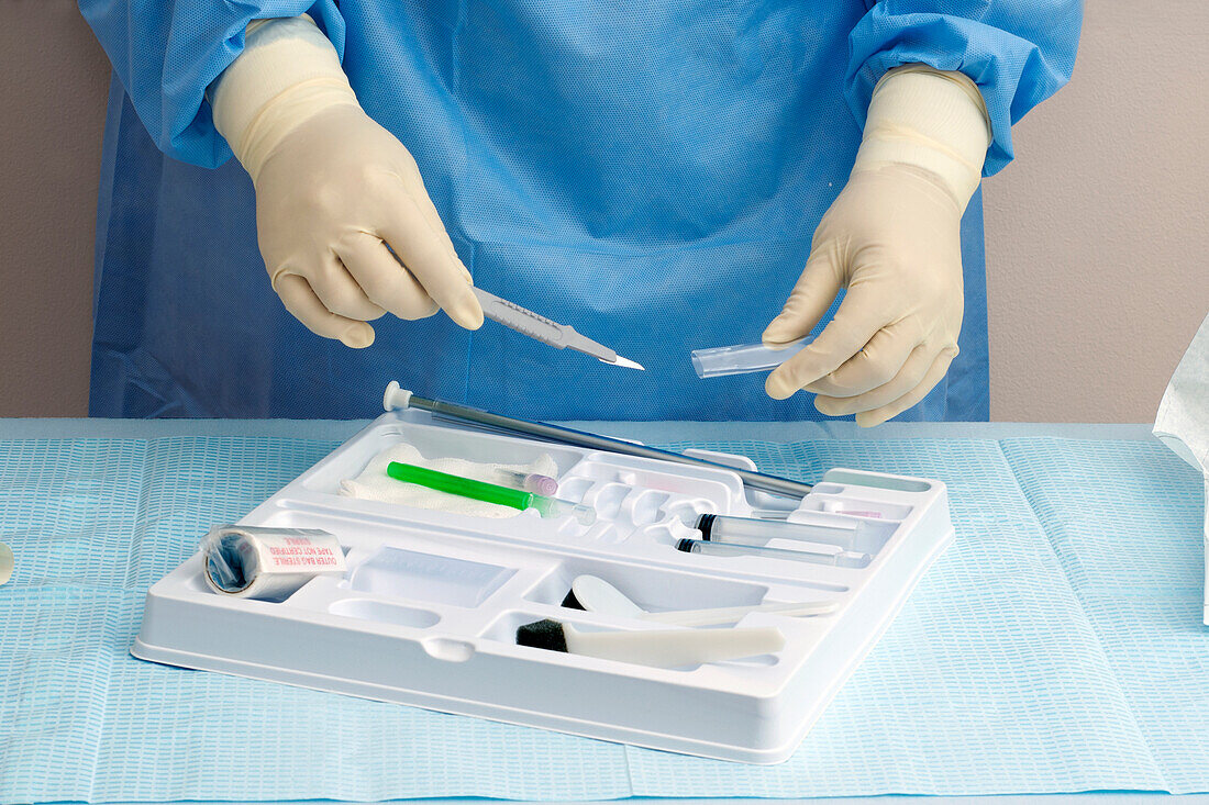 Trocar catheter scalpel