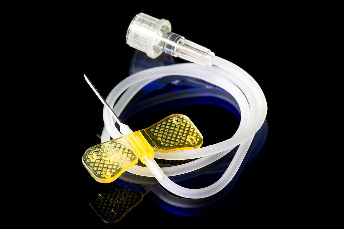 Yellow 20 gauge IV catheter
