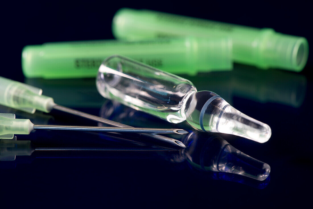 Filter needles with glass medication ampule