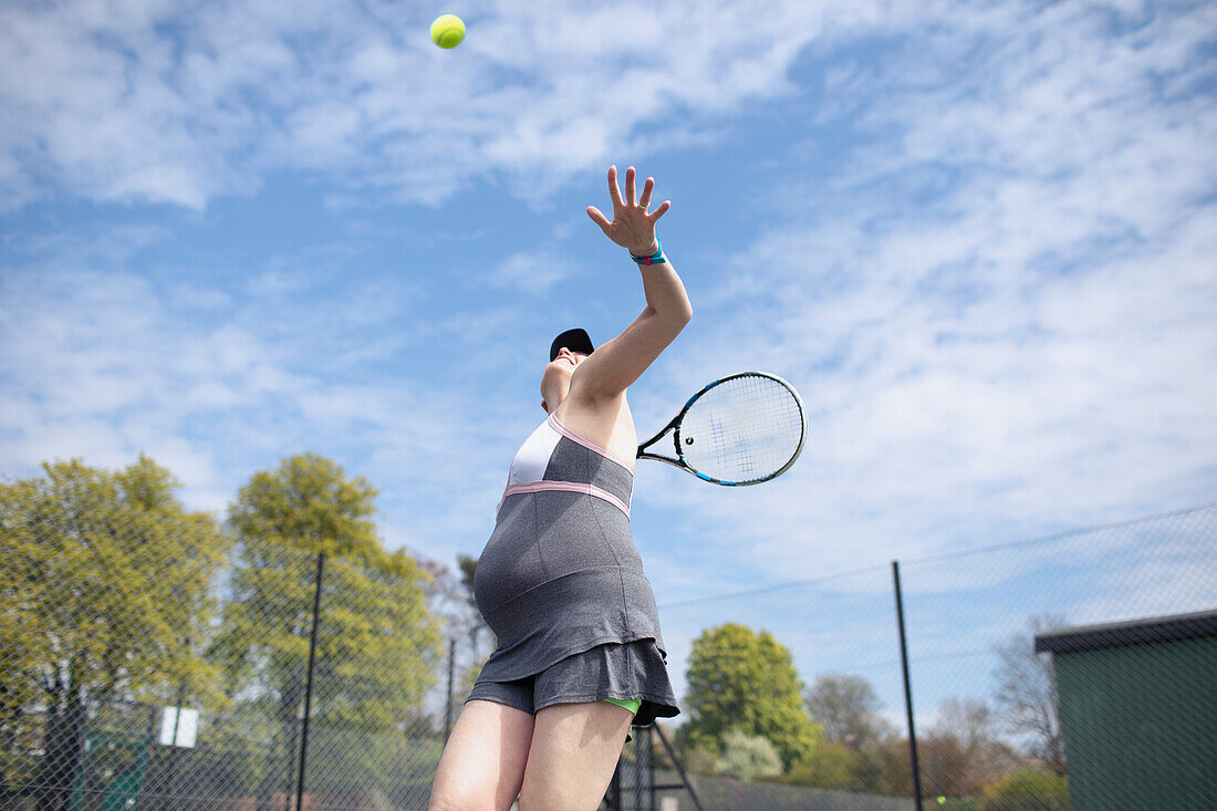 Pregnant woman playing tennis