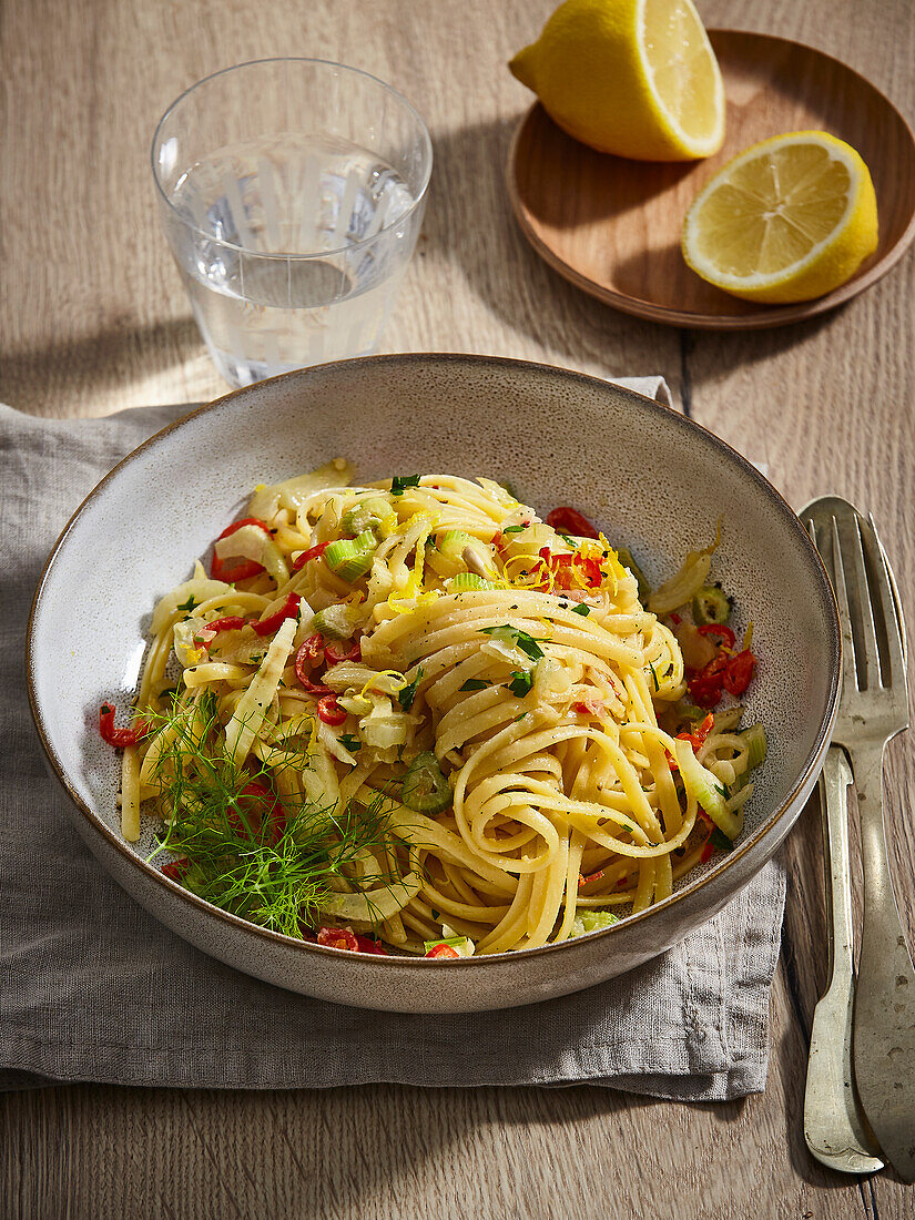 Linguine mit Ricotta, Chili und Fenchel