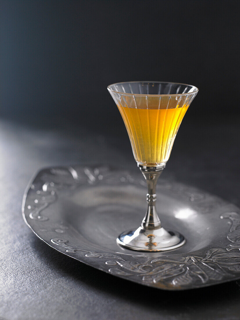 Tea Cocktail with vodka and pear liqueur