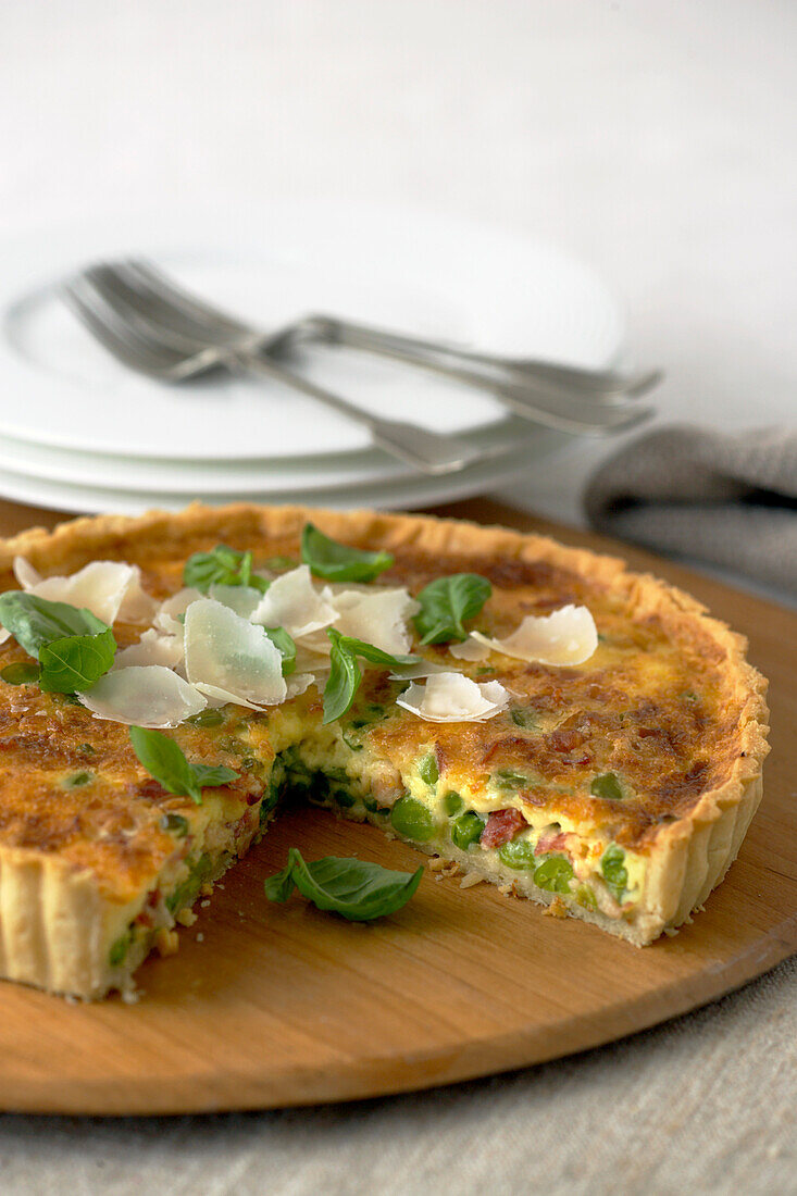 Pea quiche with basil and pancetta