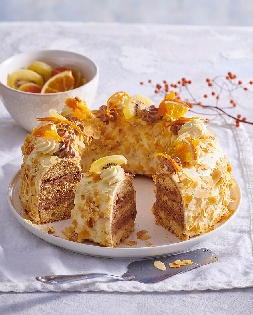 Creamy wreath cake with almonds and fruit