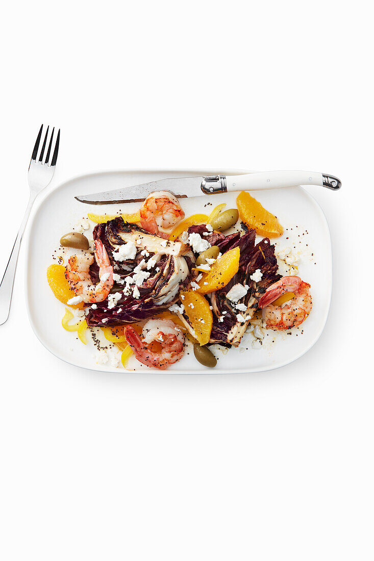 Radicchio-Feta-Salat mit Garnelen und Orangen