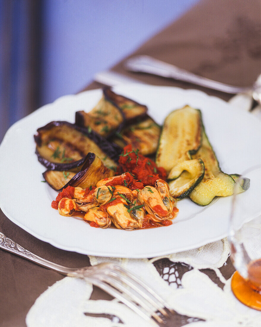 Mussels with grilled aubergines and courgettes