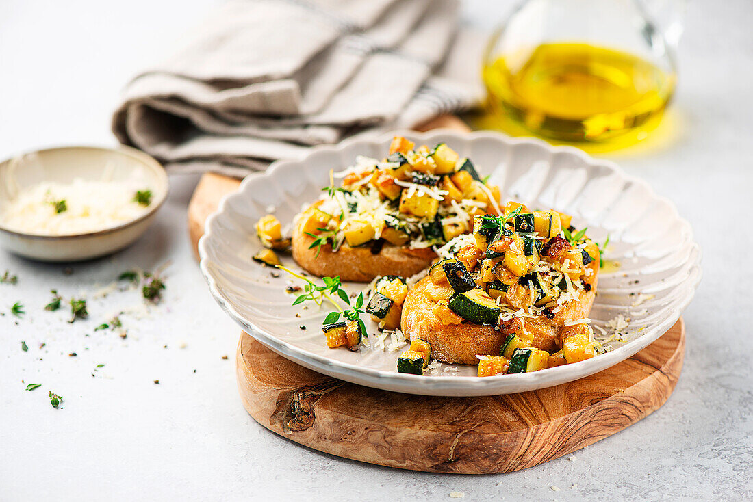 Crostinis with courgette and parmesan cheese