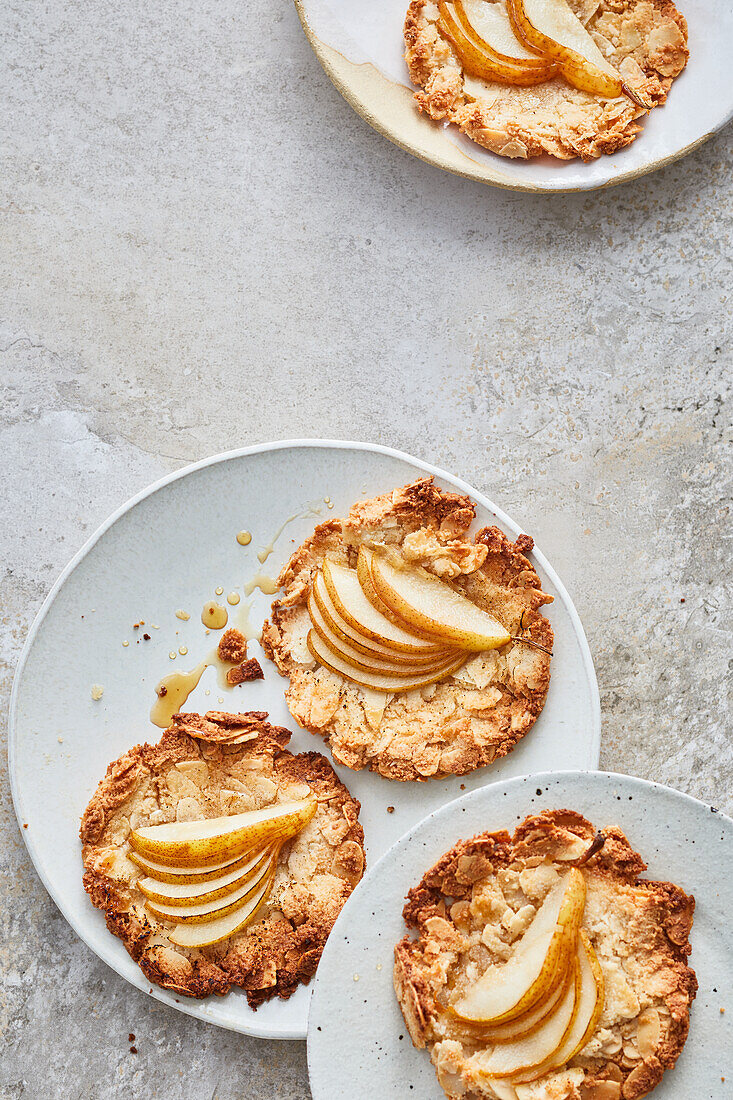 Coconut almond biscuits with pear and maple syrup