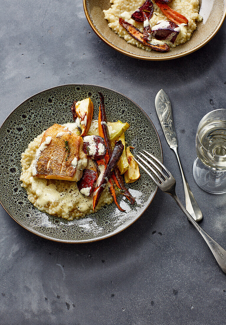 Gebratenes Zanderfilet mit Ofengemüse und Perlgraupen