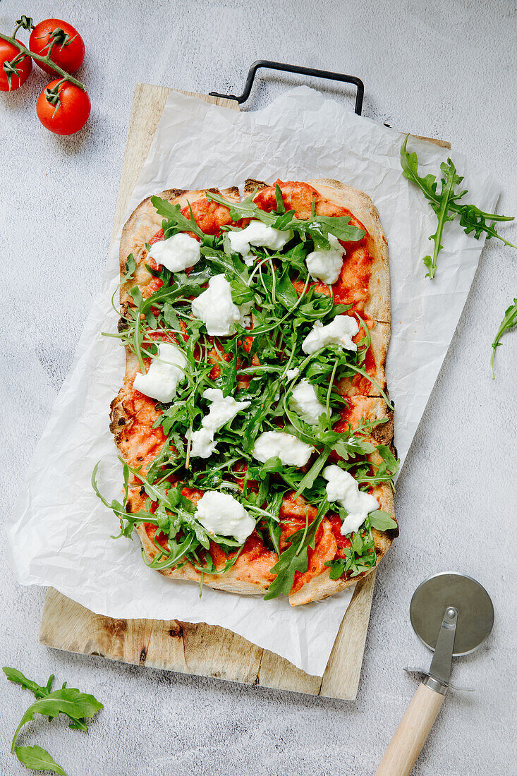 Pizza with rocket and mozzarella cheese