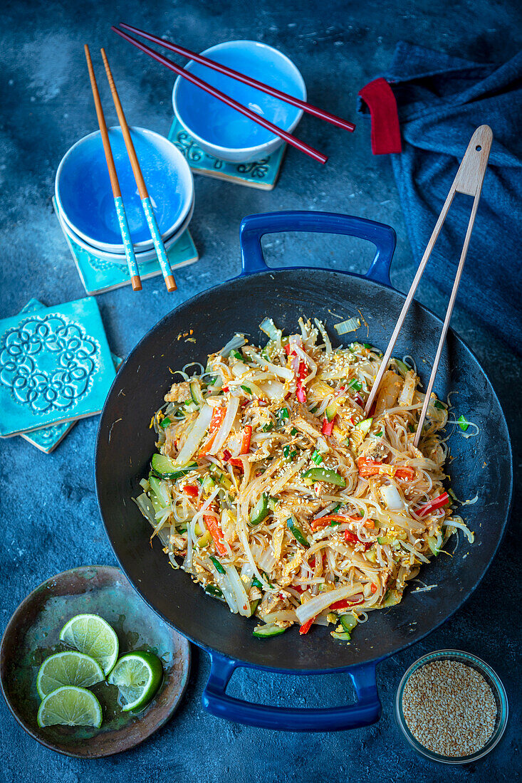 Noodles with vegetables and roasted turkey