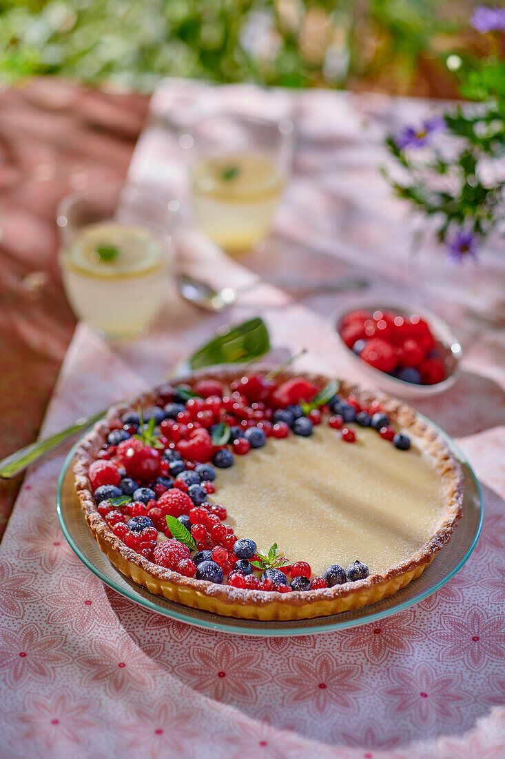 Weiße Schokoladentarte mit Beeren