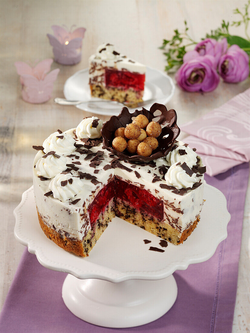 Stracciatella cake with a raspberry centre for Easter