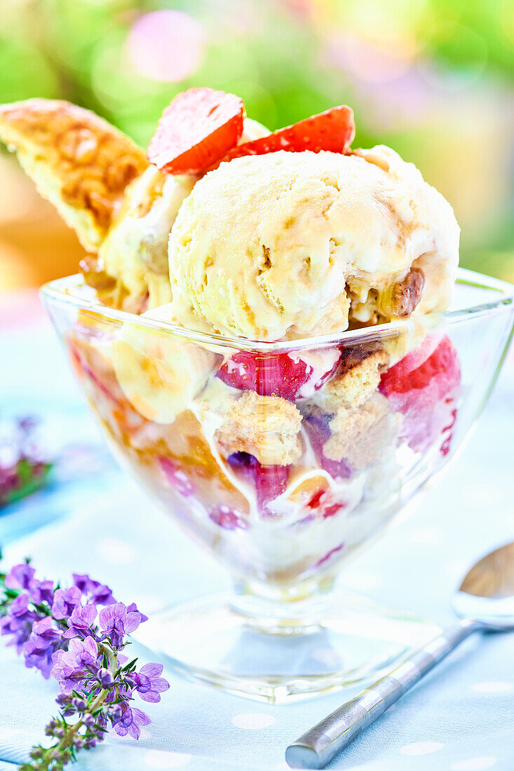 Crunchy Peanut Ice Cream Sundae with Strawberries and Bananas