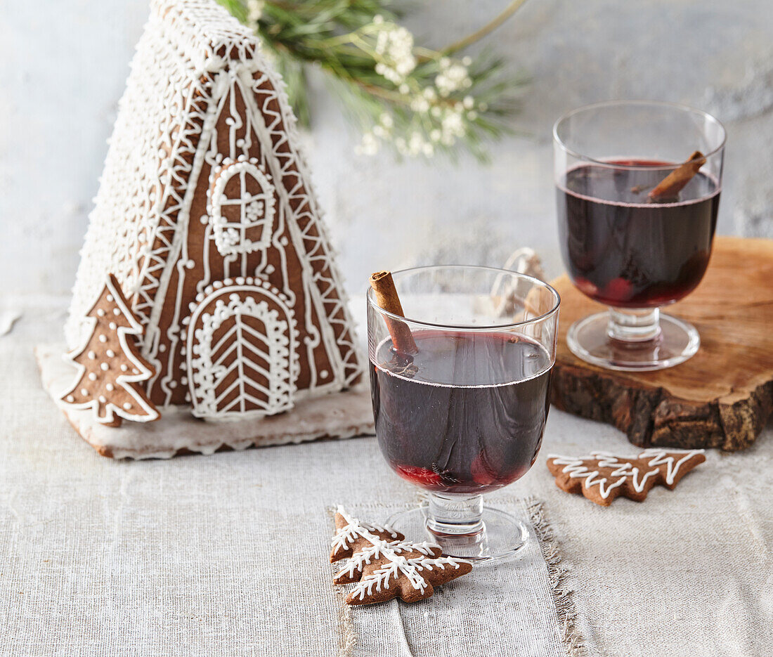 Glogg (spicy mulled wine)