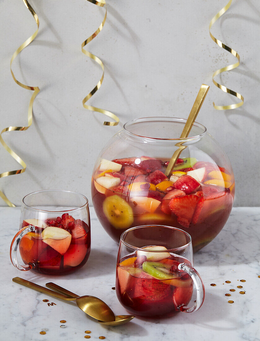 Non-alcoholic fruit punch