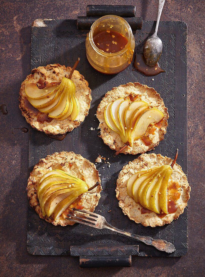 Almond cookies with baked pear