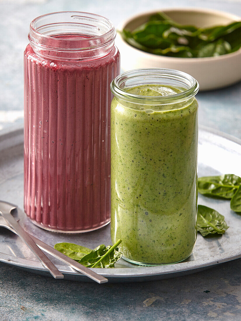 Spinach and apple smoothie + Blueberry and beetroot smoothie