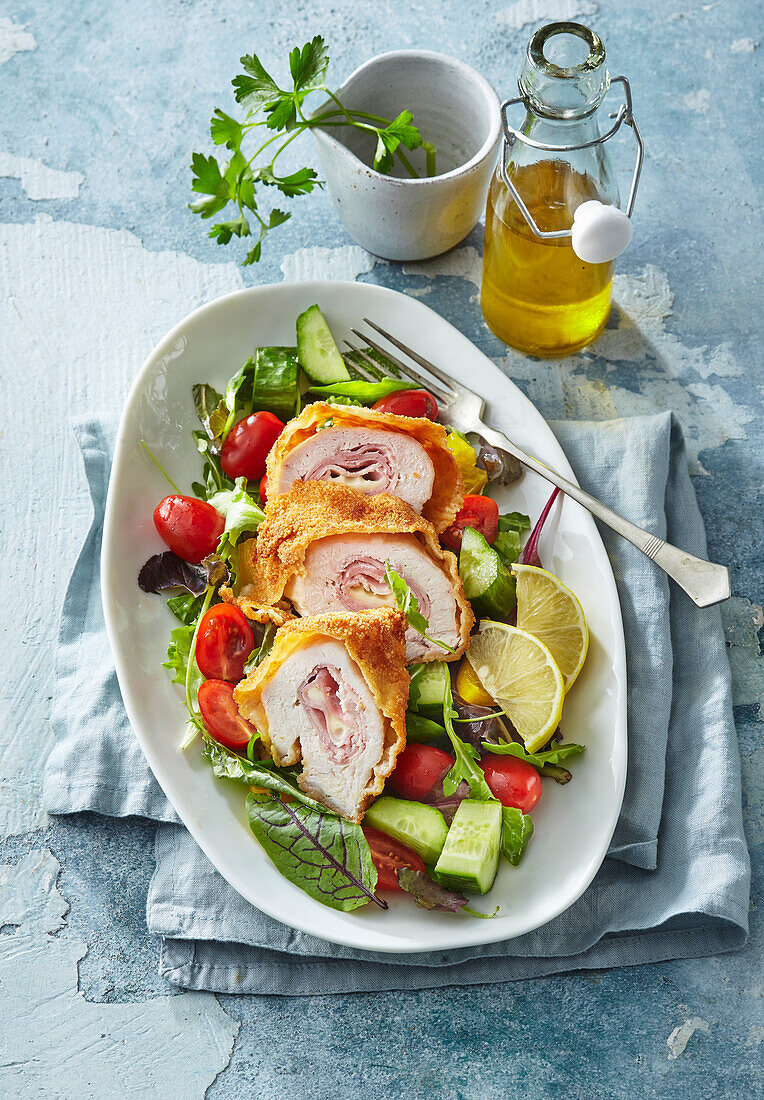 Cordon Bleu auf Salat