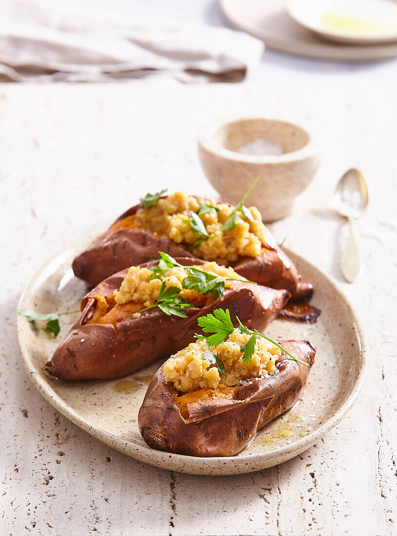 Süßkartoffeln mit Kichererbsenfüllung