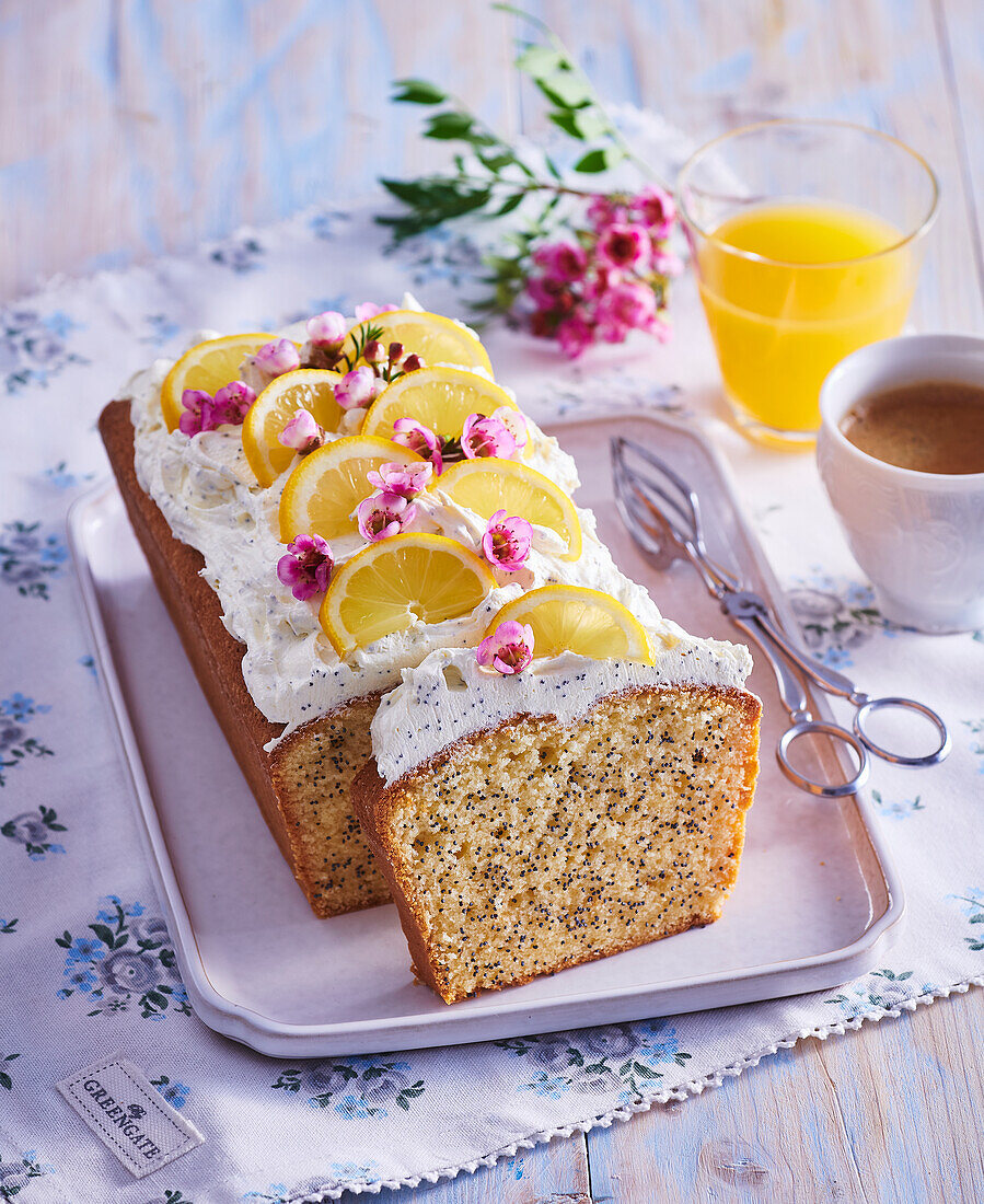 Mohn-Kastenkuchen mit Zitrone