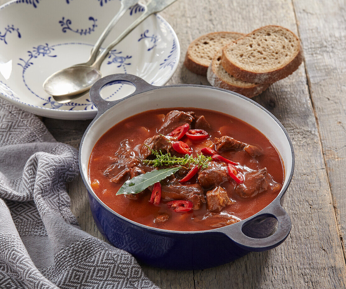 Pub spicy goulash