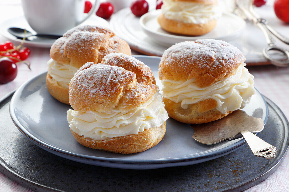 Profiteroles mit Sahne