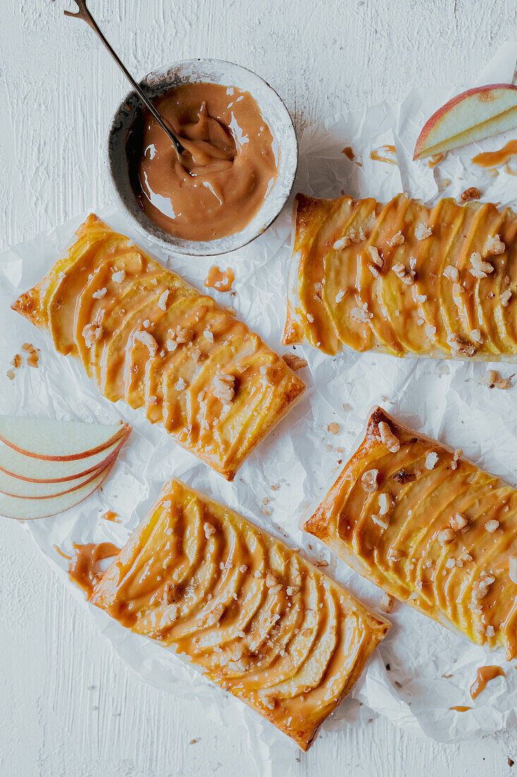 Puff pastry with apples and walnuts