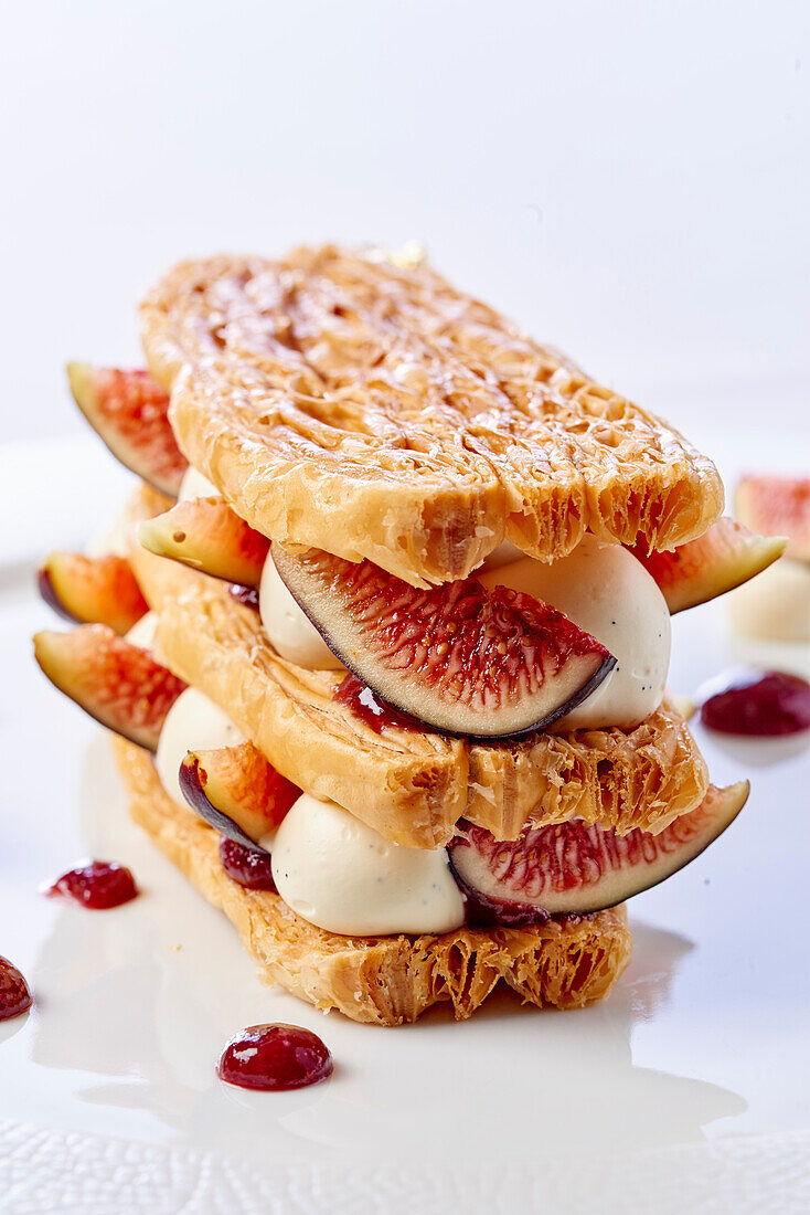 A mille feuille with figs and vanilla cream