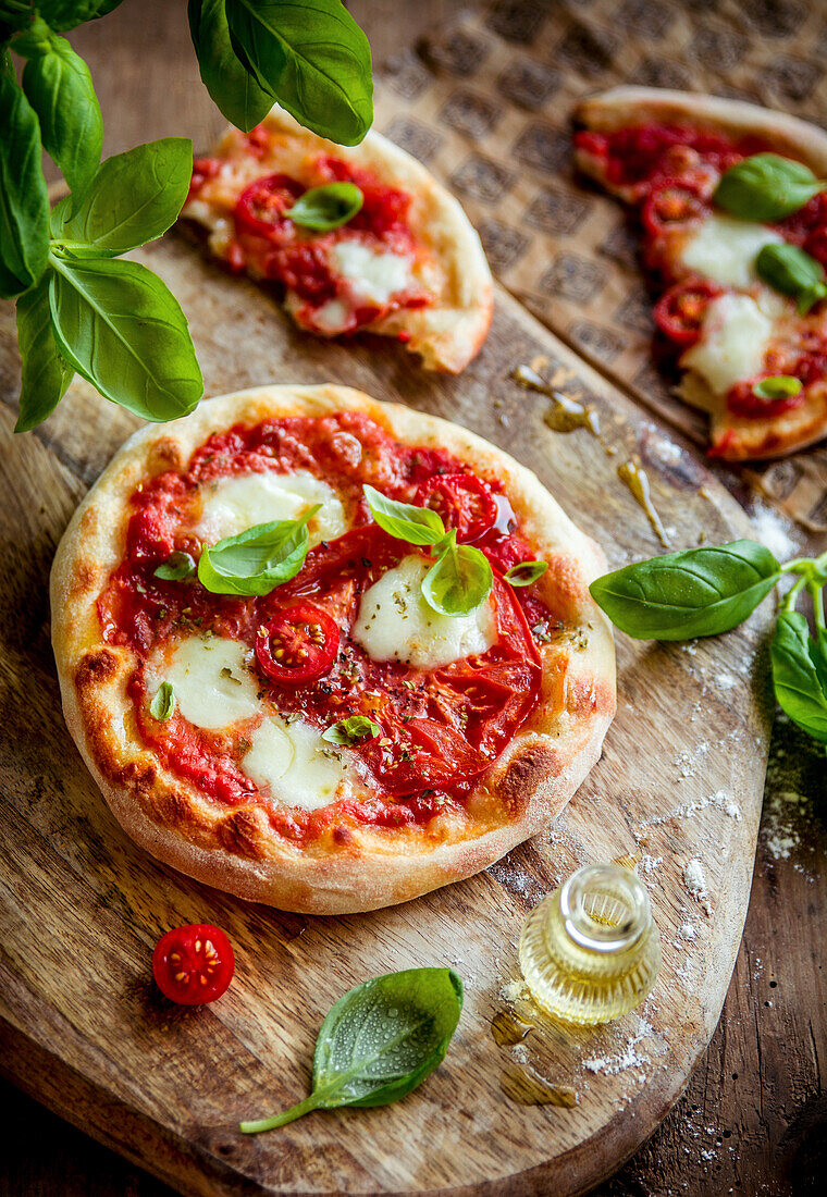Mini Margherita pizza
