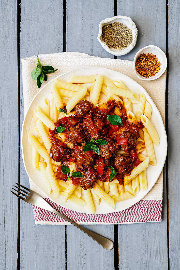 Penne mit Mini-Fleischbällchen